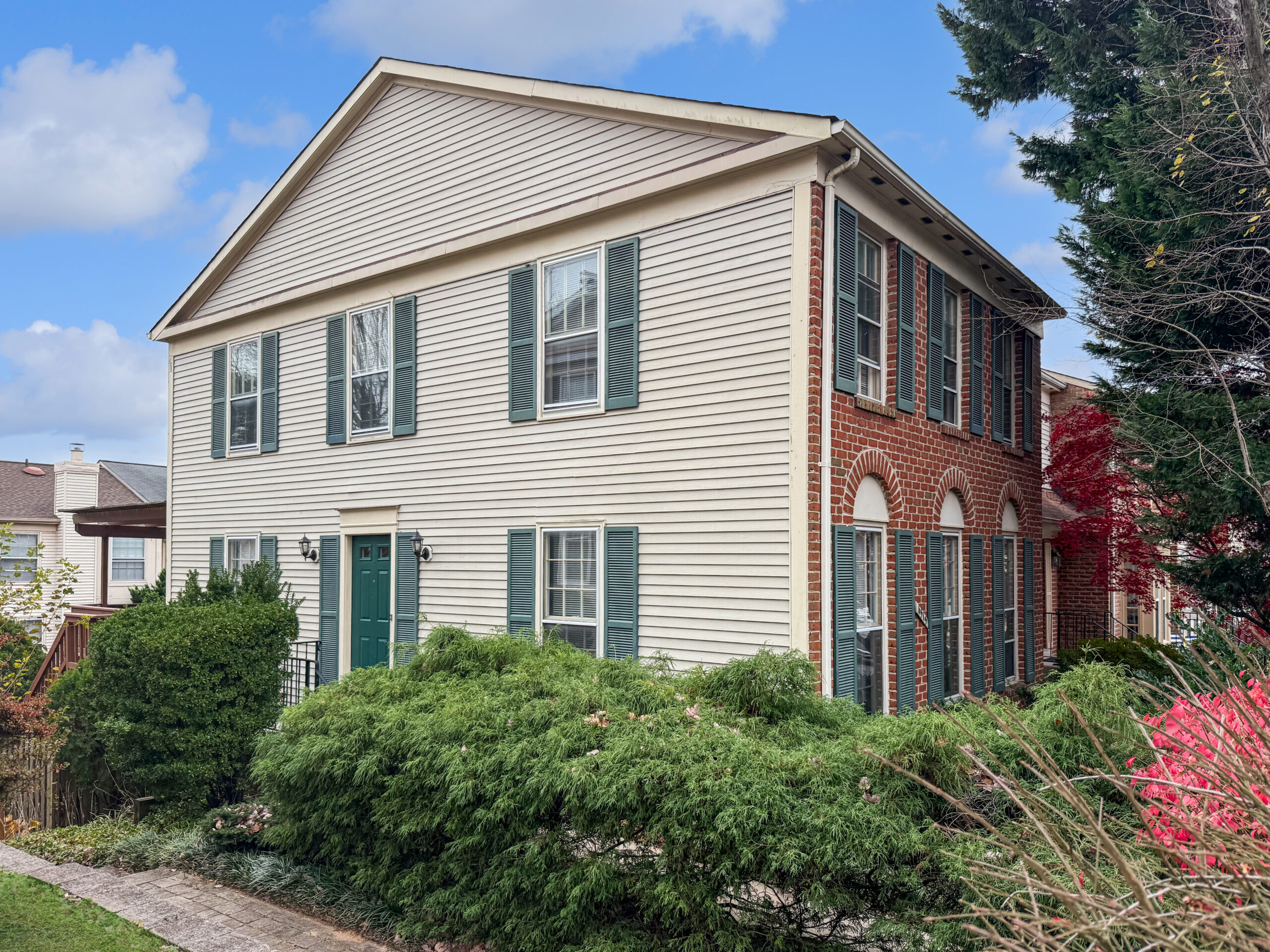 Home 800 | Alexandria | The Pinecrest