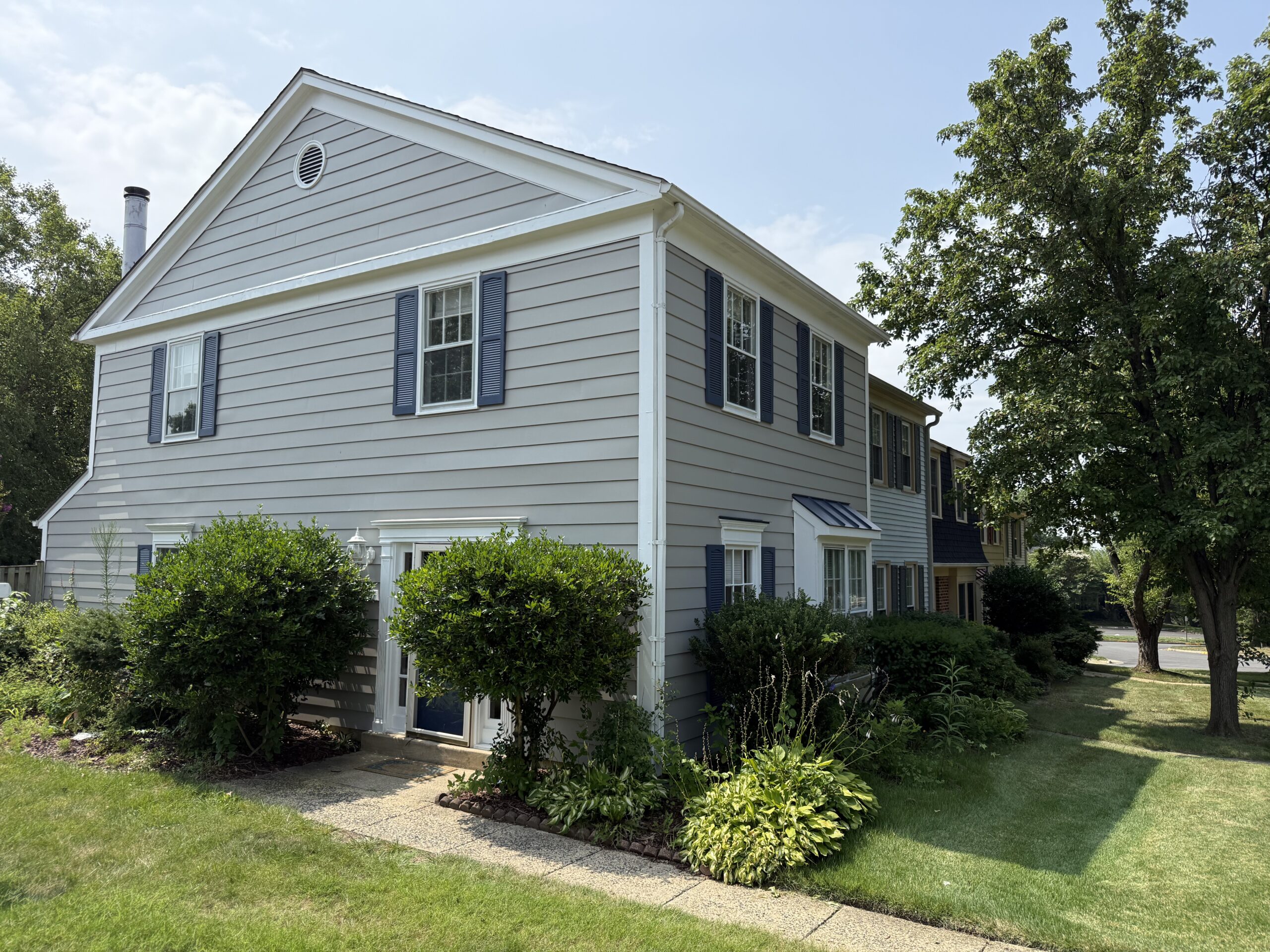 Home 1400 | Alexandria | Hayfield View